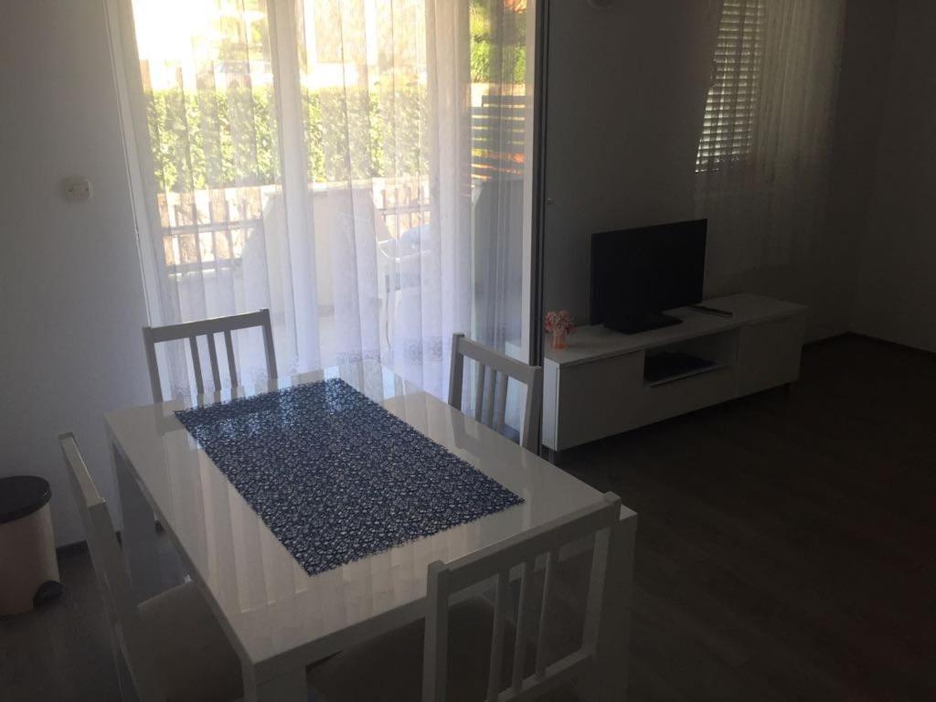 Apartmani Ana Malinska Buitenkant foto