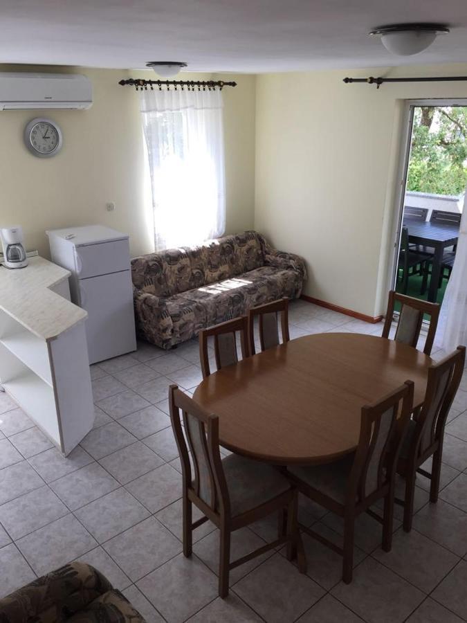 Apartmani Ana Malinska Buitenkant foto