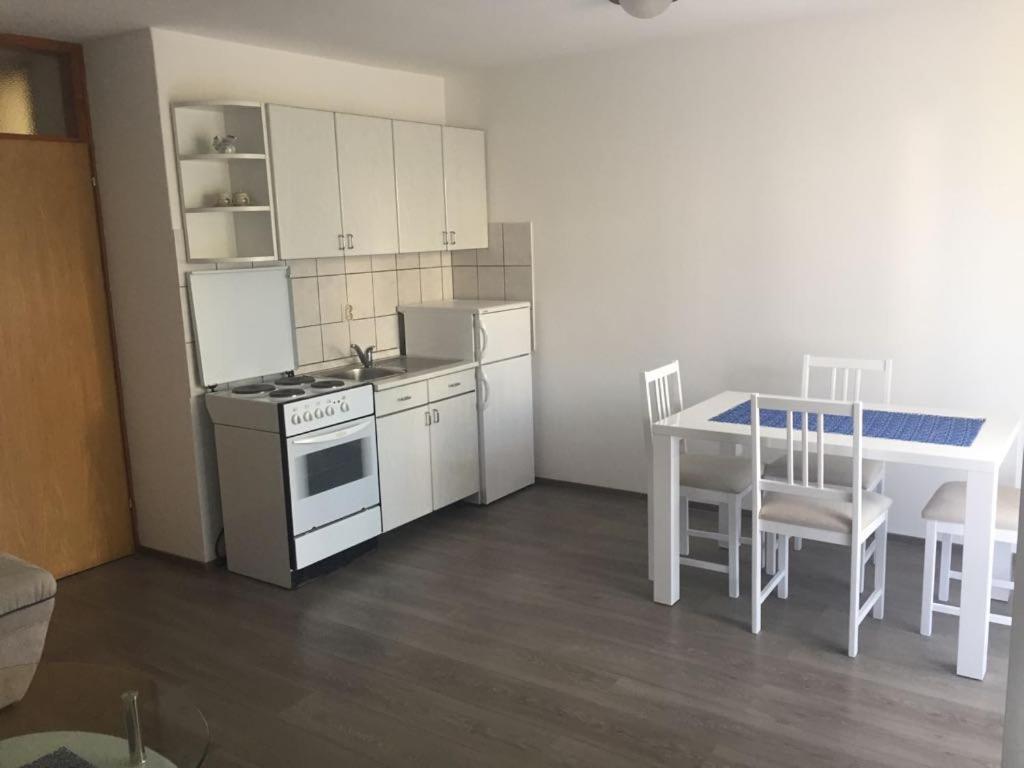 Apartmani Ana Malinska Buitenkant foto